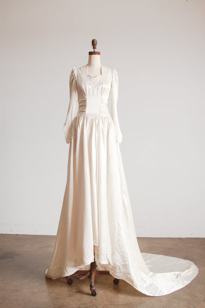 1940s Pearl White Satin Ruched Sweetheart Dress