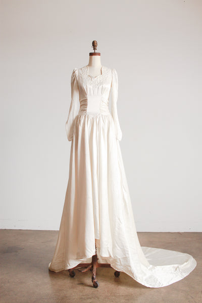1940s Pearl White Satin Ruched Sweetheart Dress