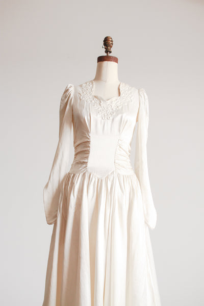 1940s Pearl White Satin Ruched Sweetheart Dress