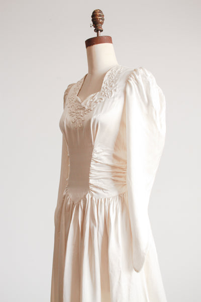 1940s Pearl White Satin Ruched Sweetheart Dress