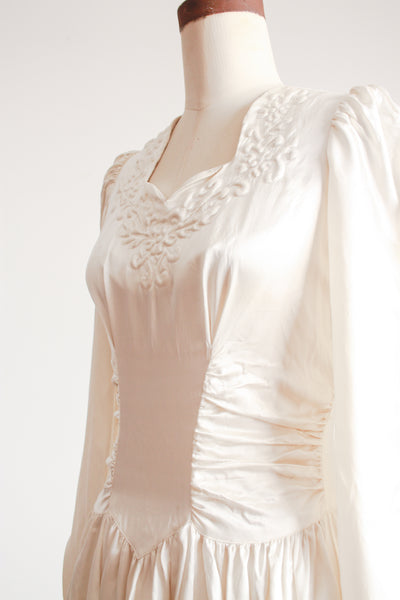 1940s Pearl White Satin Ruched Sweetheart Dress