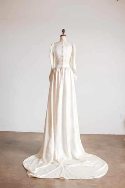 1940s Pearl White Satin Ruched Sweetheart Dress