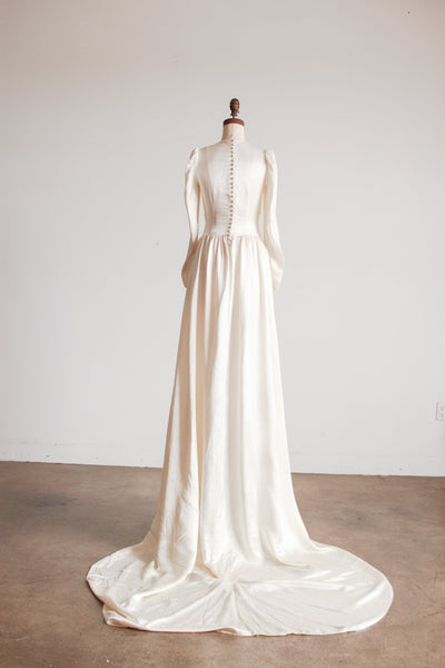 1940s Pearl White Satin Ruched Sweetheart Dress