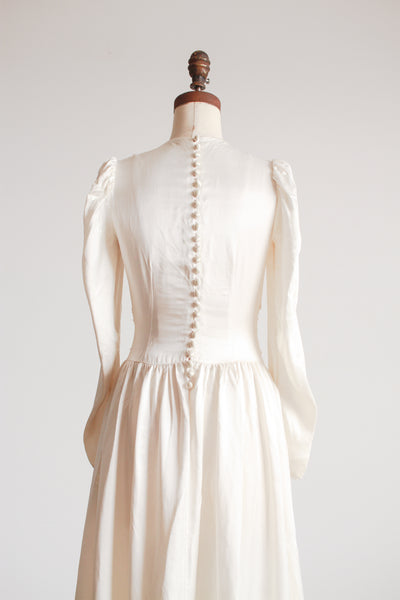 1940s Pearl White Satin Ruched Sweetheart Dress