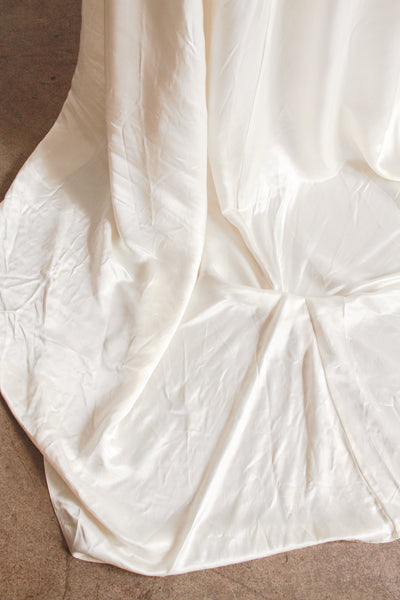 1940s Pearl White Satin Ruched Sweetheart Dress