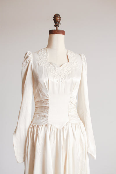 1940s Pearl White Satin Ruched Sweetheart Dress