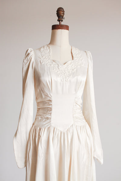1940s Pearl White Satin Ruched Sweetheart Dress