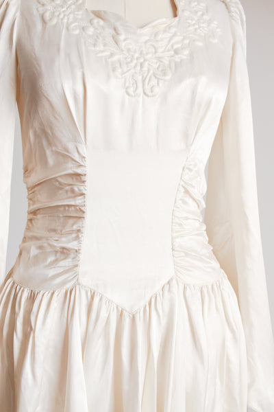 1940s Pearl White Satin Ruched Sweetheart Dress