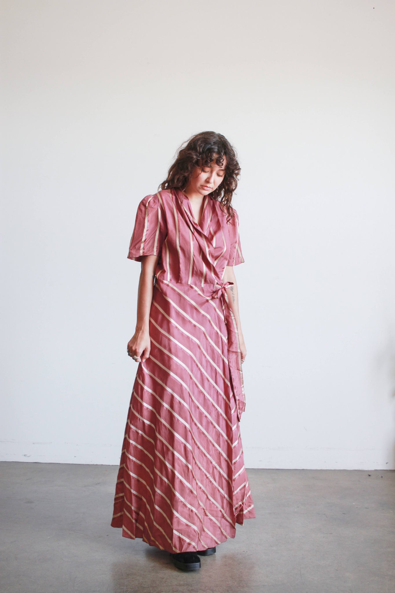 1940s Plum Taffeta Striped Wrapping Gown