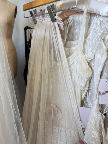 1930s Cream Net Train Veil