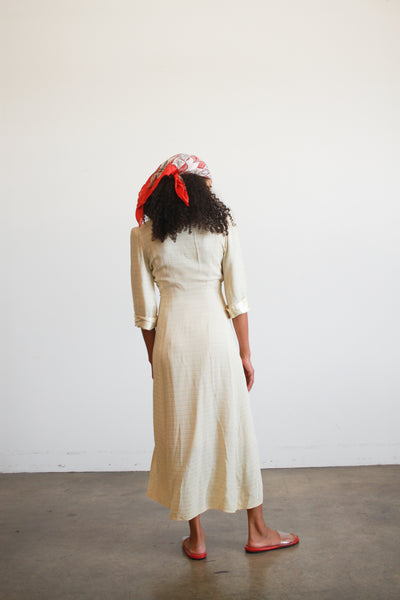 1940s Beige Cotton Wrapping Gown
