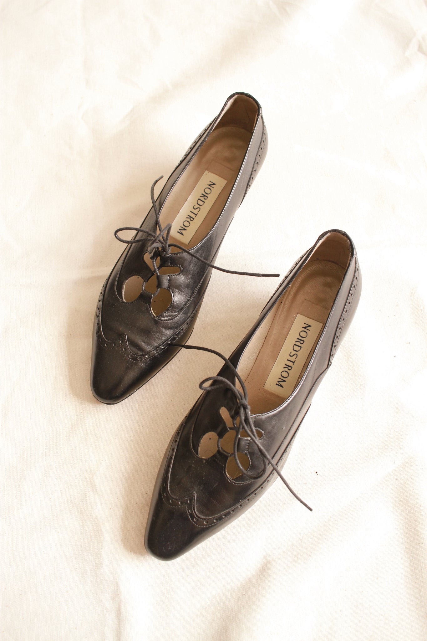 1980s Black Leather Lace Up Oxfords | Size 7.5