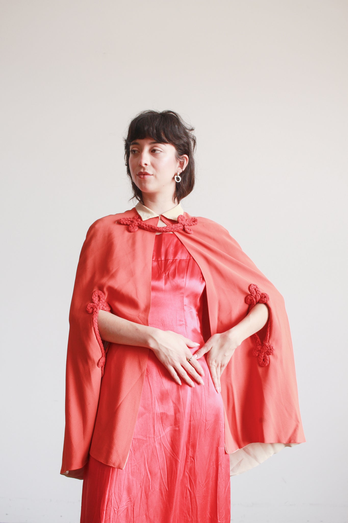 1940s Persimmon Crepe Capelet