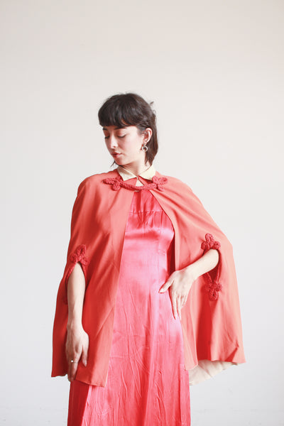 1940s Persimmon Crepe Capelet