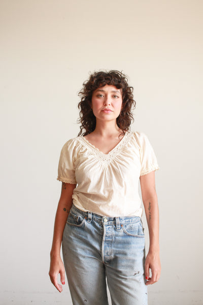1950s Cream Cotton Eyelet Trim Puff Sleeve Blouse