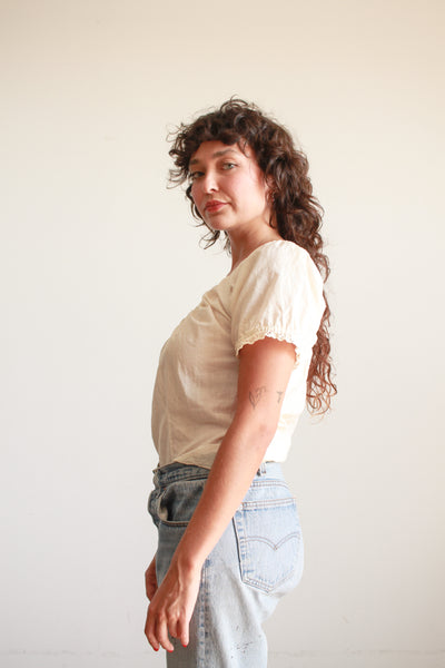 1950s Cream Cotton Eyelet Trim Puff Sleeve Blouse