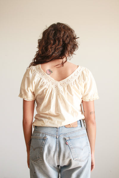 1950s Cream Cotton Eyelet Trim Puff Sleeve Blouse