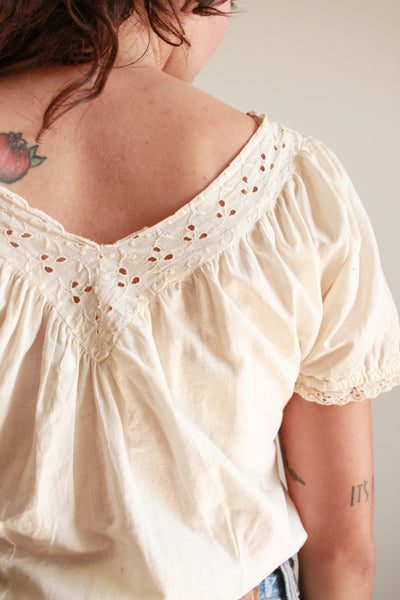 1950s Cream Cotton Eyelet Trim Puff Sleeve Blouse