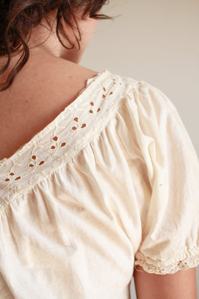 1950s Cream Cotton Eyelet Trim Puff Sleeve Blouse