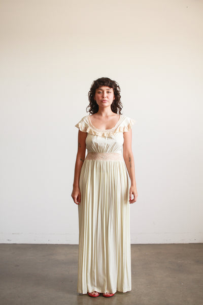 1940s Melon Ruffle Lace Nightgown