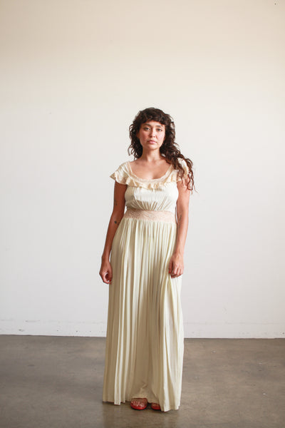 1940s Melon Ruffle Lace Nightgown