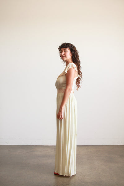 1940s Melon Ruffle Lace Nightgown