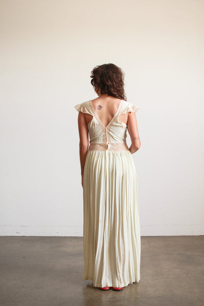 1940s Melon Ruffle Lace Nightgown