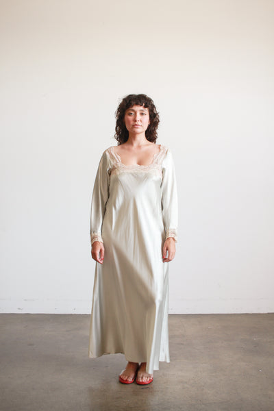 1980s Eve Stillman Pearl Gray Blue Lace Panel Long Sleeve Nightgown