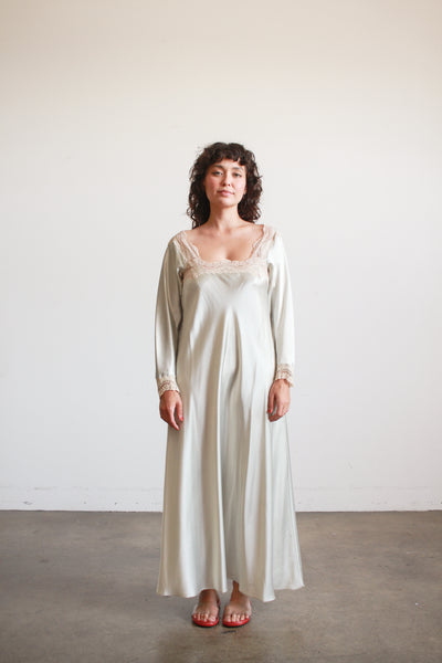 1980s Eve Stillman Pearl Gray Blue Lace Panel Long Sleeve Nightgown