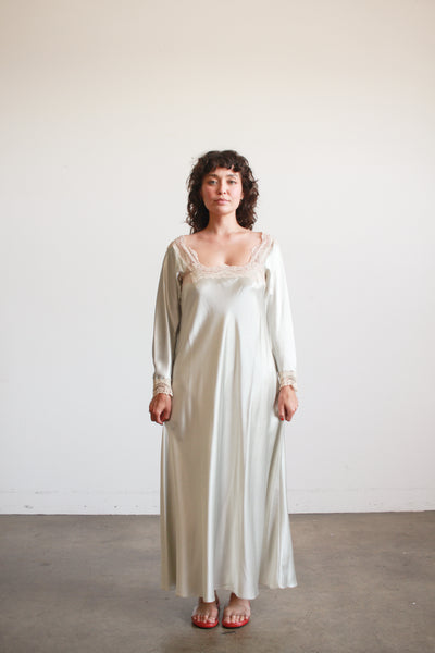 1980s Eve Stillman Pearl Gray Blue Lace Panel Long Sleeve Nightgown