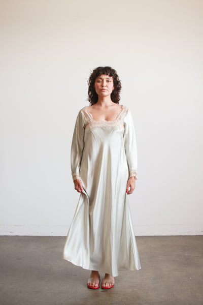 1980s Eve Stillman Pearl Gray Blue Lace Panel Long Sleeve Nightgown
