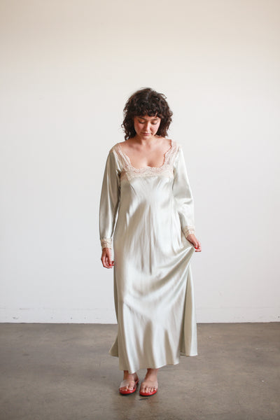 1980s Eve Stillman Pearl Gray Blue Lace Panel Long Sleeve Nightgown