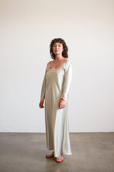1980s Eve Stillman Pearl Gray Blue Lace Panel Long Sleeve Nightgown
