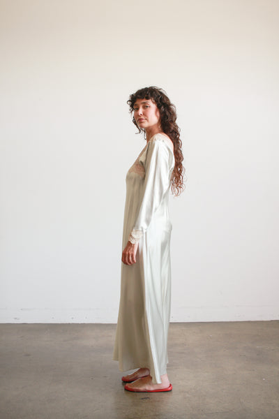 1980s Eve Stillman Pearl Gray Blue Lace Panel Long Sleeve Nightgown
