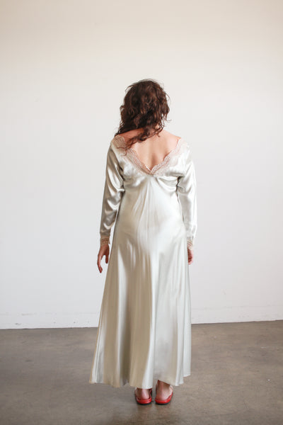 1980s Eve Stillman Pearl Gray Blue Lace Panel Long Sleeve Nightgown