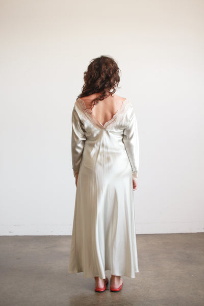 1980s Eve Stillman Pearl Gray Blue Lace Panel Long Sleeve Nightgown