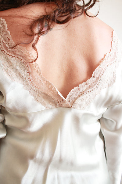 1980s Eve Stillman Pearl Gray Blue Lace Panel Long Sleeve Nightgown