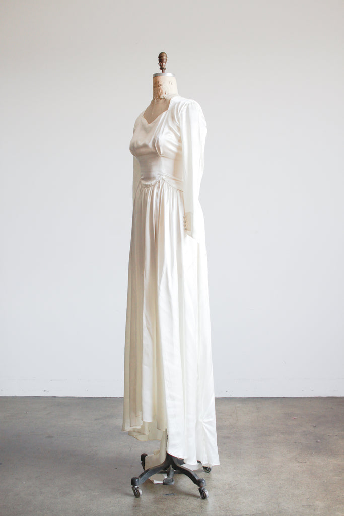 1940s Pearl White Satin Long Sleeve Gown Blossom Vintage 1940s Pearl White Satin Long Sleeve Gown Blossom Vintage