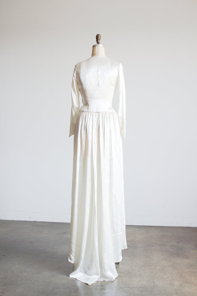 1940s Pearl White Satin Long Sleeve Gown 1940s Pearl White Satin Long Sleeve Gown