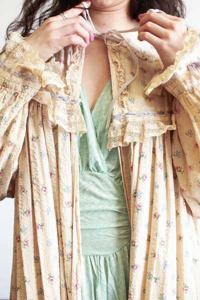 1800s Ecru Cotton Calico Lace Bib Duster