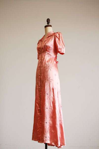 1940s Coral Pink Embroidered Dressing Gown