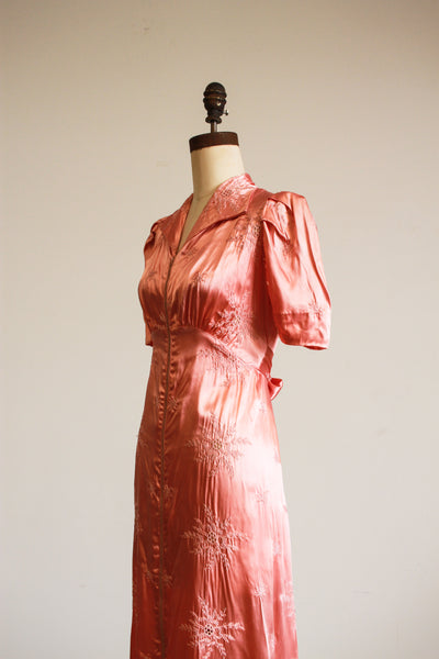 1940s Coral Pink Embroidered Dressing Gown