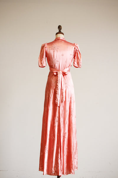 1940s Coral Pink Embroidered Dressing Gown