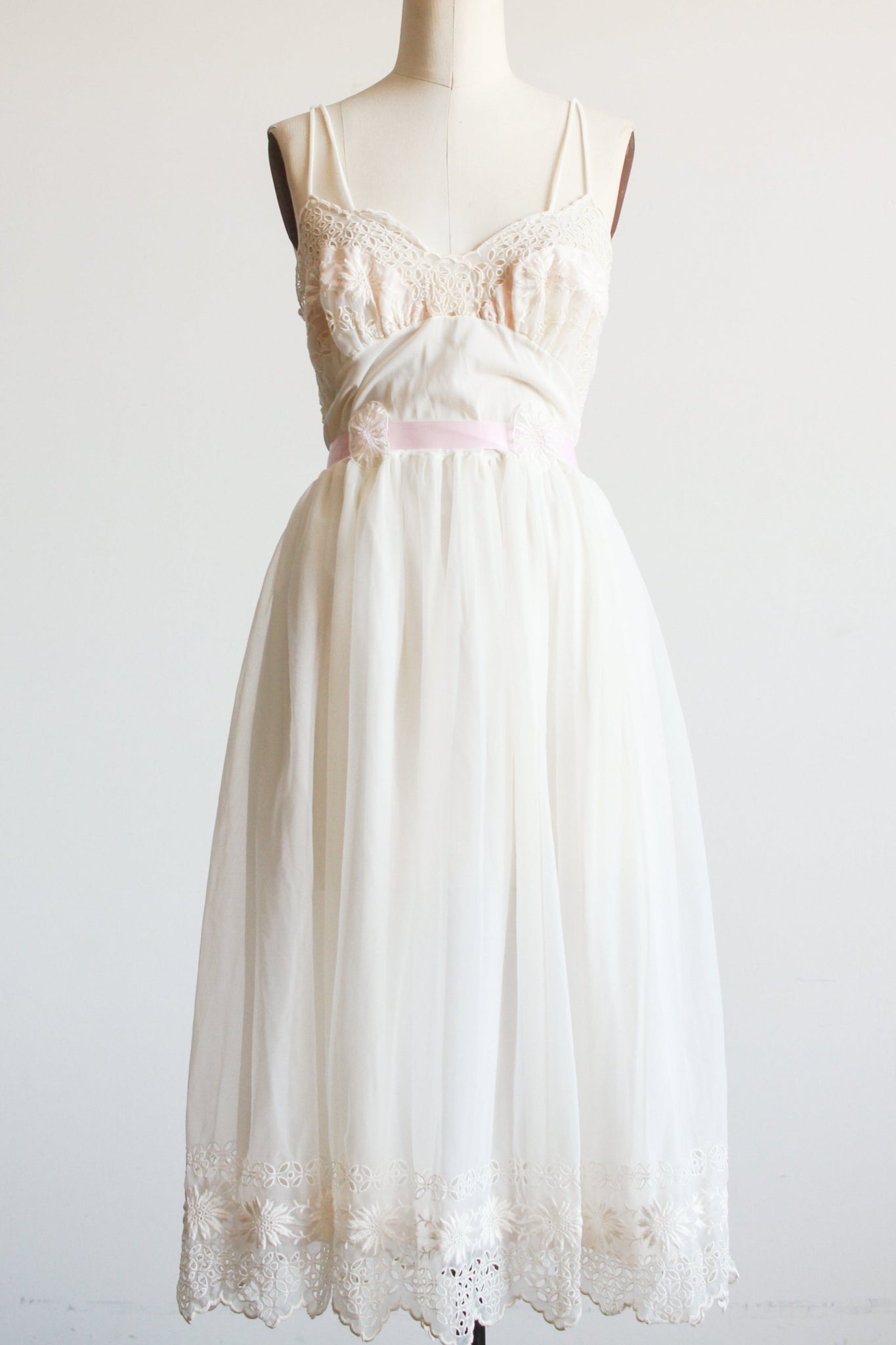1950s Cream Nylon Lace Embroidery Slip Dress