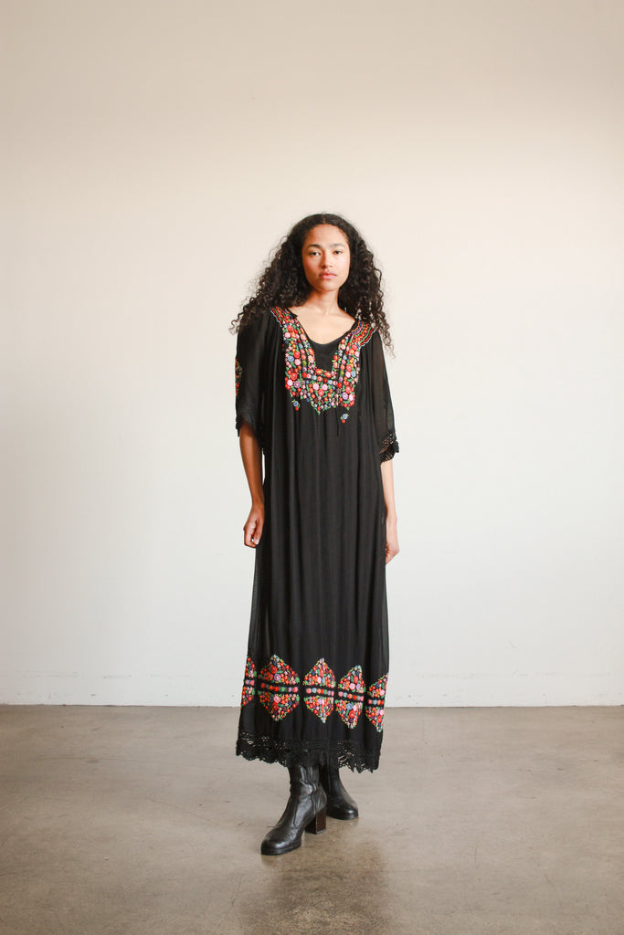 embroidered peasant dress Embroidered Mexican Peasant Dress: Strapless Floral Ethnic Dress