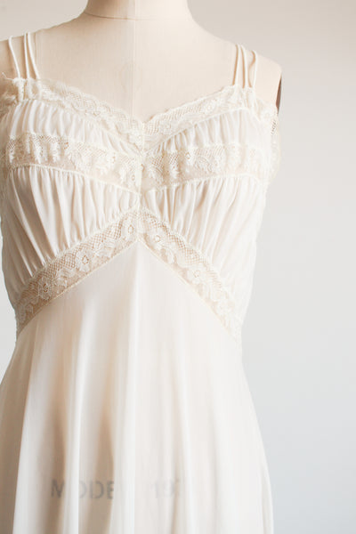1950s Vanity Fair Cream Lace Inset Slip Dress