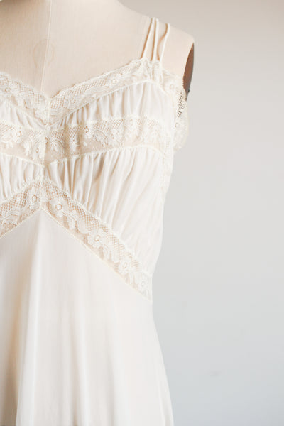 1950s Vanity Fair Cream Lace Inset Slip Dress