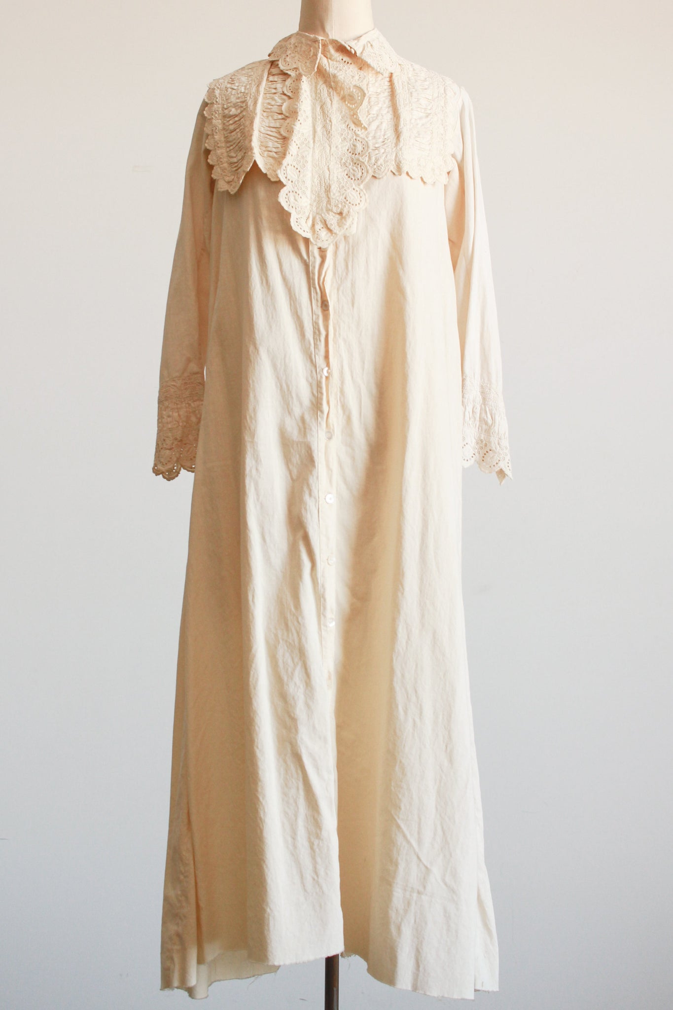 1900s Beige Cotton Lace Bib Duster Nightgown