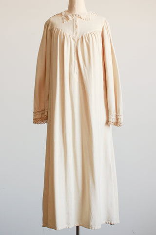 1900s Cream Cotton Crochet Collar Nightgown