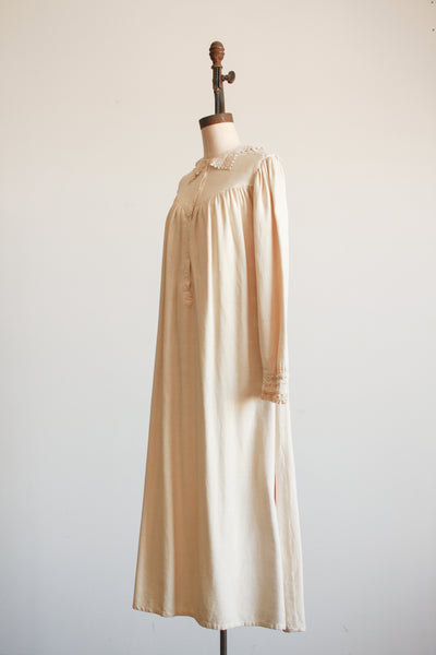 1900s Cream Cotton Crochet Collar Nightgown